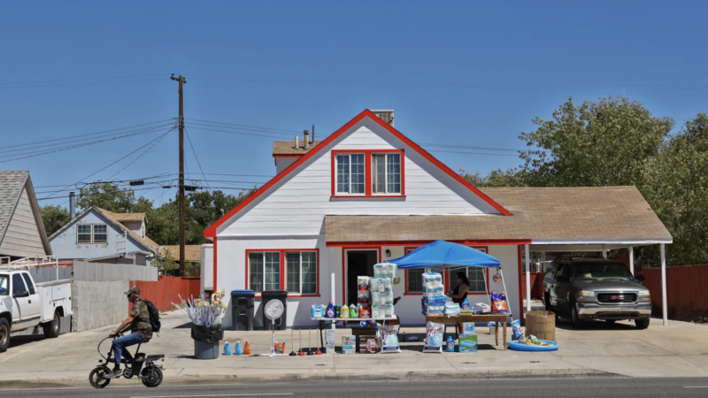 A street vendor sells fans and mini pools in Lancaster on Aug. 15, 2024. Photo by Ted Soqui for CalMatters